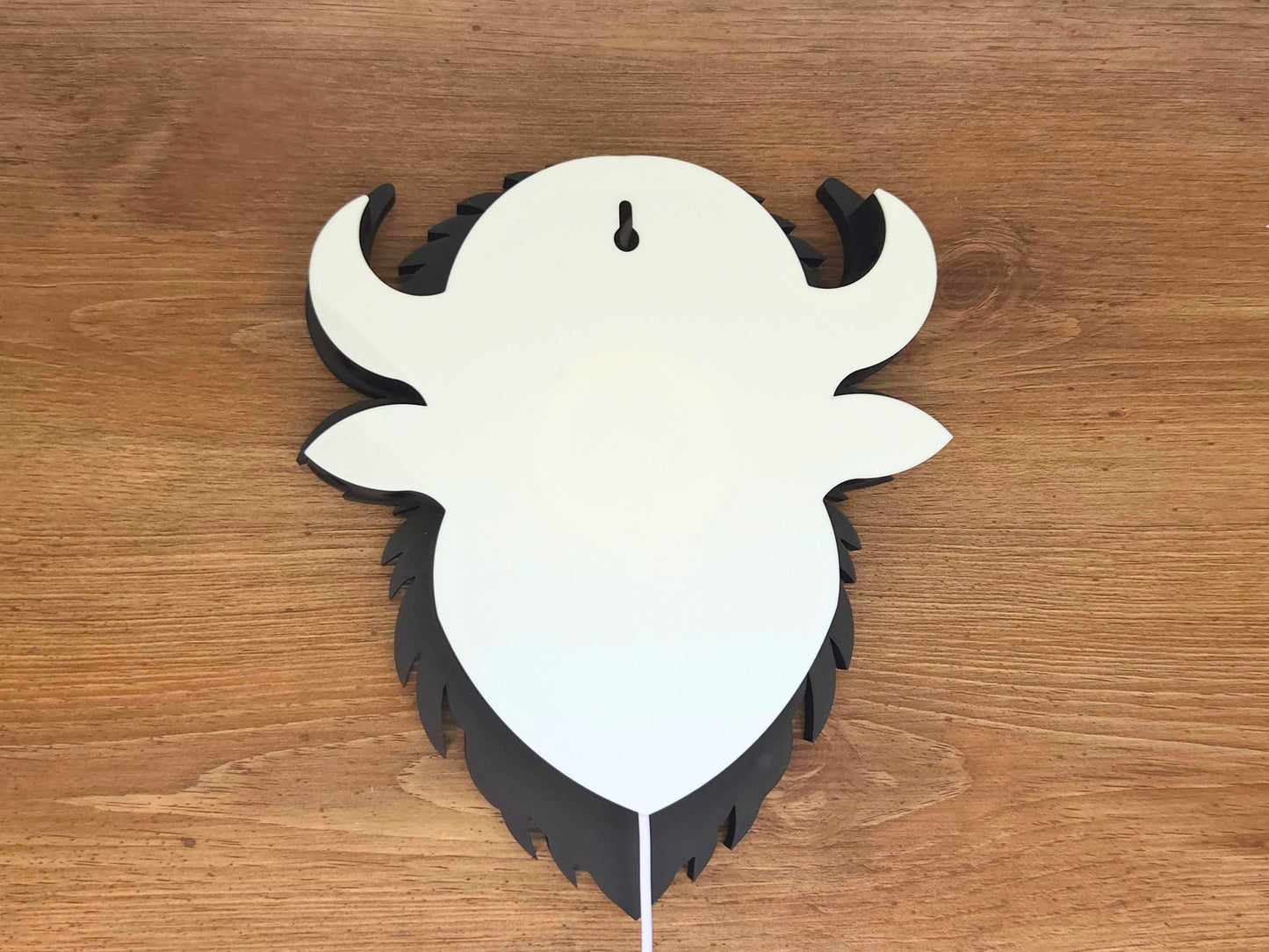 The back of the eagle, hawk or falcon lamp is shown with a keyhole for hanging.